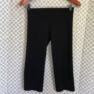 Under Armour black split workout crop 18”‎ leggings